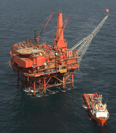 Murchison Field offshore structure and ship